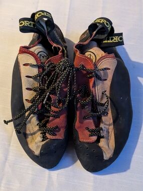 La Sportiva Testarossa climbing shoes. Sz 38